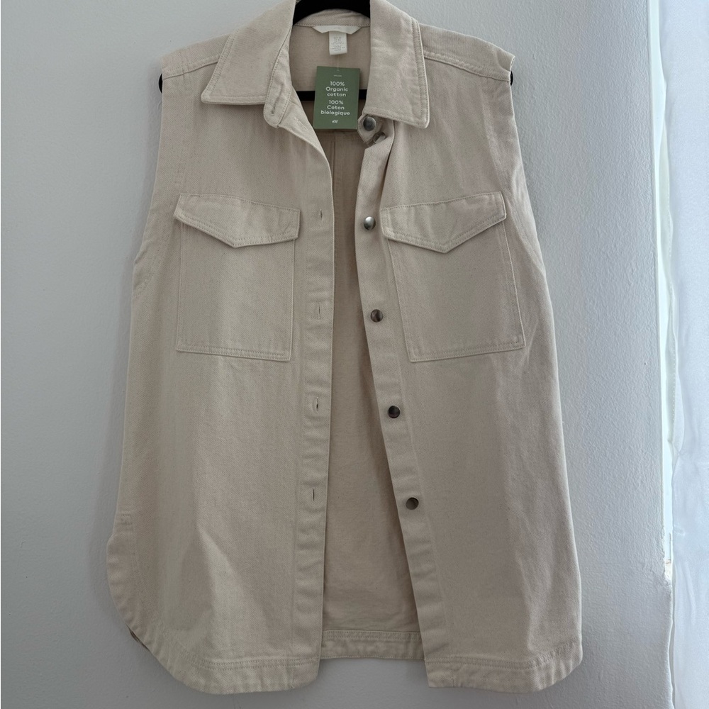 H&M Cream Casual Button Down Shirt with Collared Neckline
